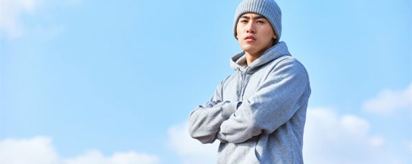 卫衣是直接穿还是要穿打底 穿卫衣要穿打底吗
