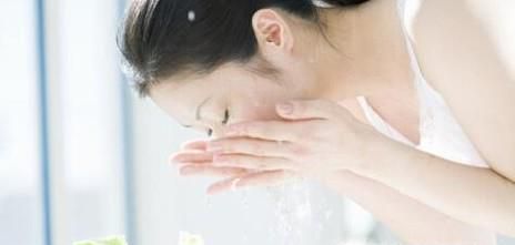 怎样正确清理黑头？