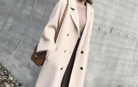 米白色呢子大衣怎么搭配衣服？