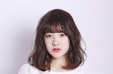 女生卷发适合什么发型