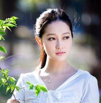 圆脸无刘海怎么扎马尾