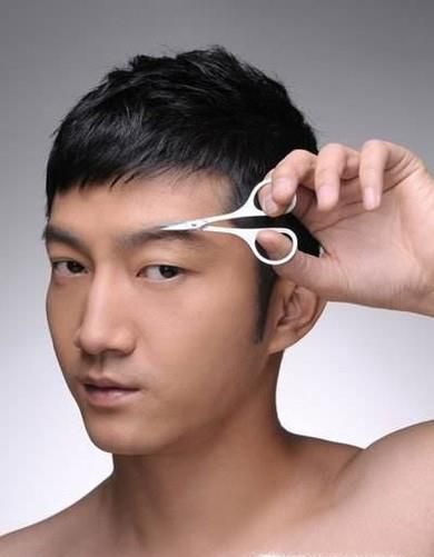 男生怎样修眉和画眉?
