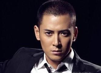 短头发怎么弄好看