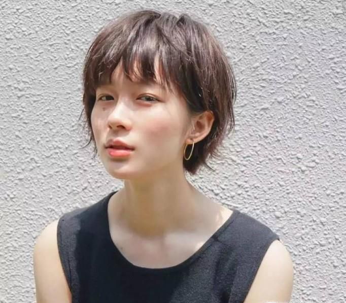 2018女生短发图片