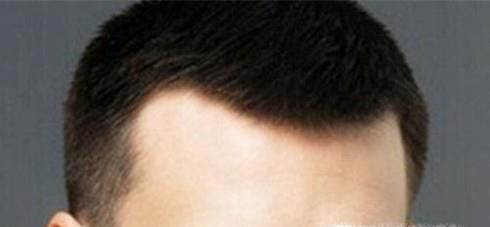 自然卷的男士怎么打理自己的发型？