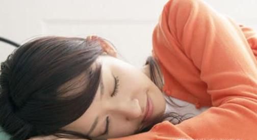 熬夜过后掉头发的情形如何解决？