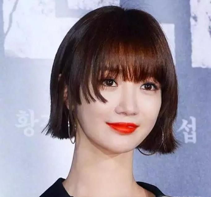 发际线高的女生适合哪些发型
