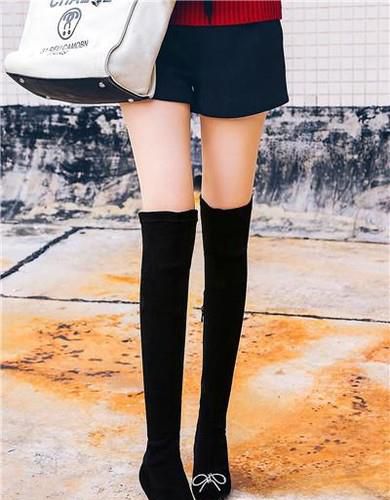 长筒靴子怎么搭配衣服