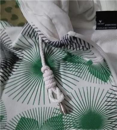 卫衣帽子上的绳怎么绑