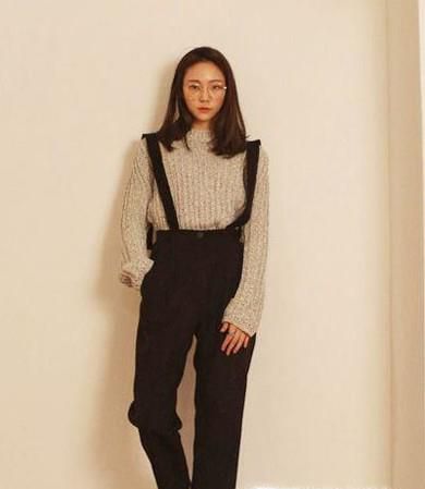背带裤怎么搭配衣服
