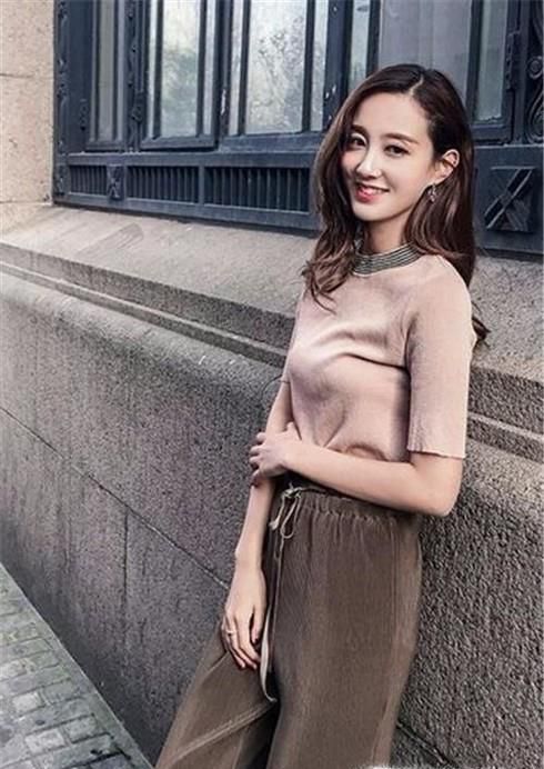 杏色衣服怎么搭配