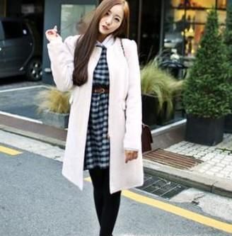 女生穿风衣配什么鞋子