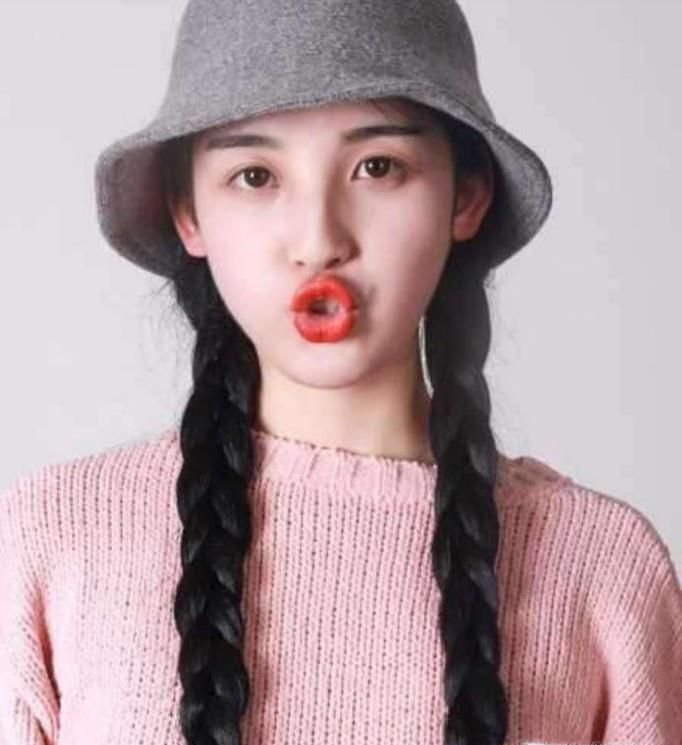 戴渔夫帽怎么扎头发