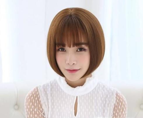 穿着中脸型与服装的搭配技巧