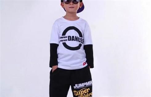 小孩跳街舞怎样搭配衣服好看？