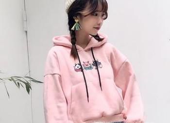 7款粉色卫衣穿搭，打造秋日最水嫩少女！
