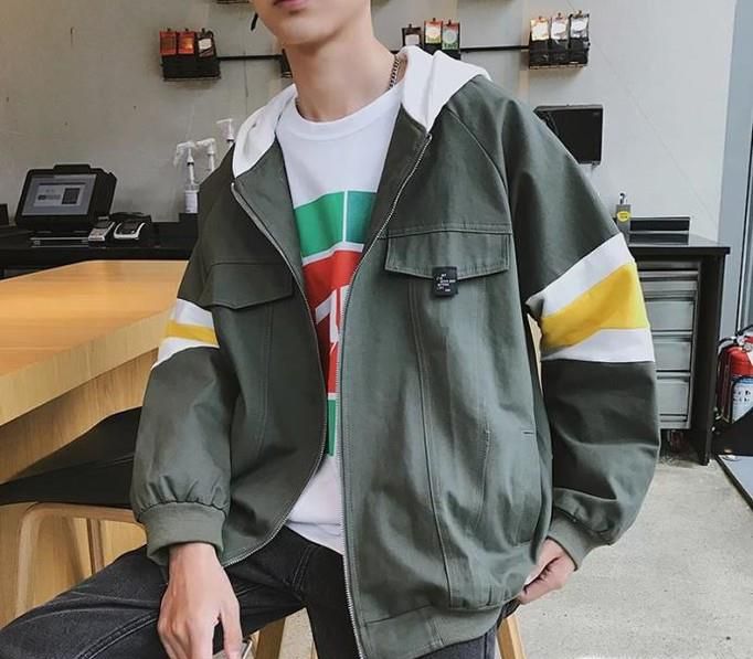 男士军绿色服装搭配什么颜色好看