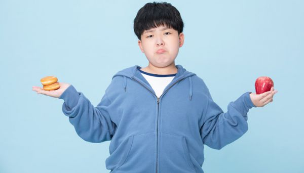 卫衣太宽大了怎么搭配 卫衣又宽又大怎么搭配衣服