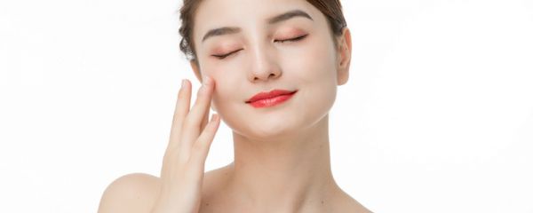 定妆喷雾和散粉的区别有哪些  定妆喷雾与散粉的区别