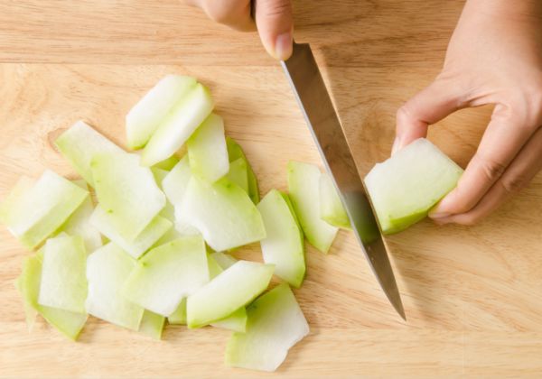 自制眼膜如何去眼袋 自制眼膜去眼袋的方法