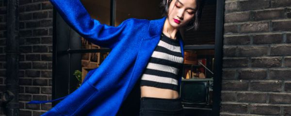 蓝色大衣内搭穿什么  蓝色大衣如何搭配
