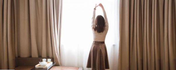 咖啡色大衣如何搭配 咖啡色大衣搭配方法