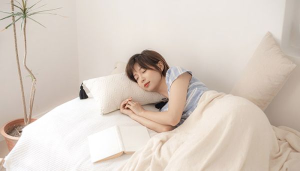 睡觉怎么防止短发变形 睡觉防止短发变形的方法