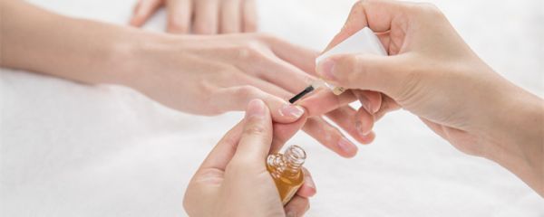 甲油胶没有烤灯怎样干 甲油胶不用烤灯怎么干
