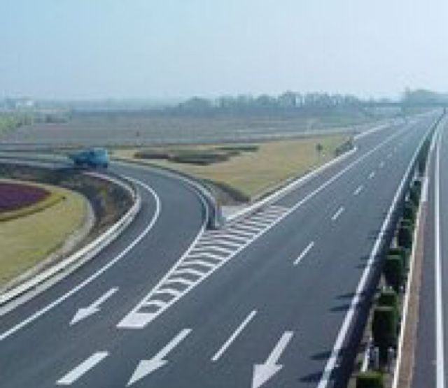 高速路上隧道内禁止超车，那前车车速太慢怎么办？