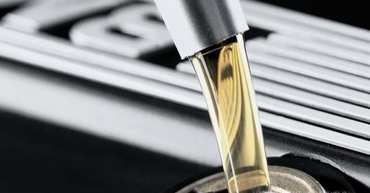 机油多久换一次 怎么判断机油该换了