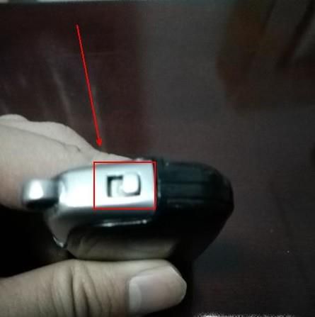 自己动手更换汽车智能钥匙电池