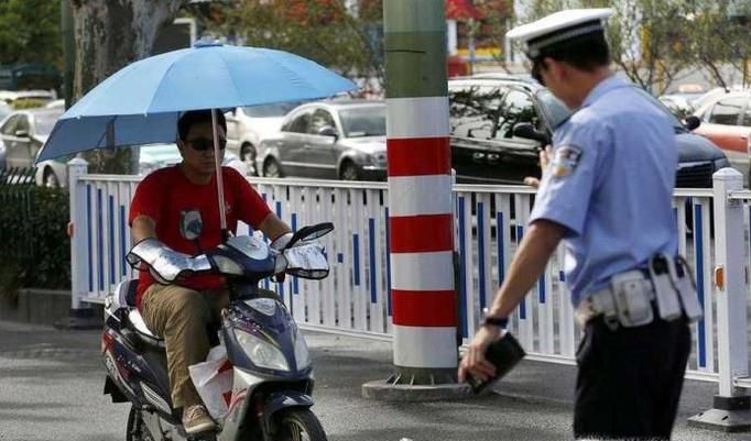 电动车被交警扣了怎么办？