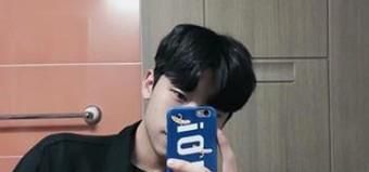 男生怎样自拍好看？