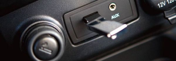 u盘插车上显示错误怎么回事