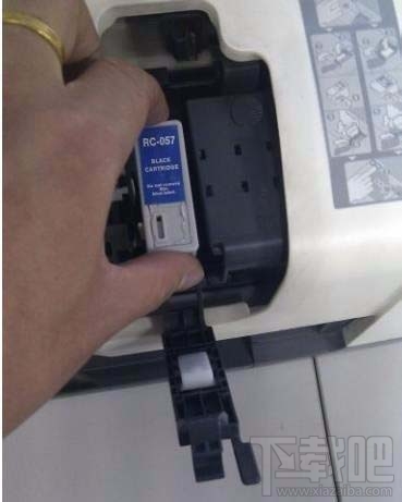 佳能mp198打印机在哪更换墨盒？