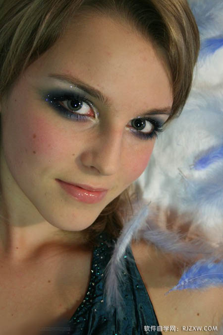 Photoshop打造亮紫色彩妆效果的美女照片