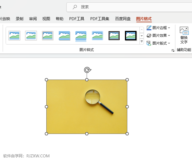 PPT2021中图片快速增加白色简单框架的方法
