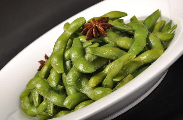 毛豆壳属于什么垃圾？ 毛豆壳应该扔进哪个垃圾桶里？