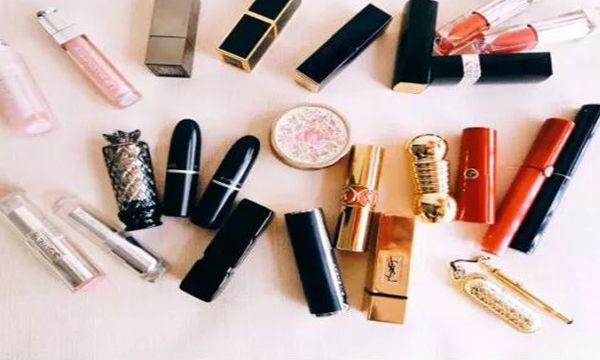 口红过期了还可以继续使用吗 口红过期了不可以继续使用