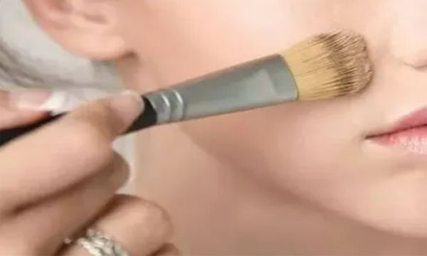 遮瑕膏在哪个步骤用 遮瑕膏在涂完粉底之后用