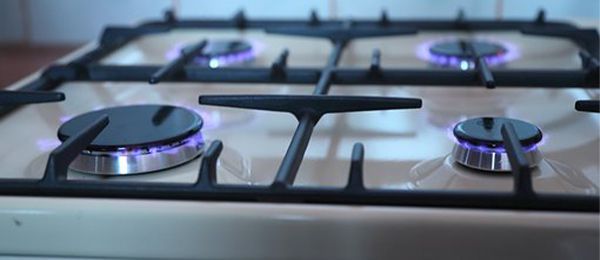 灶台打不着火了什么原因 灶台点火针倾斜会打不着火