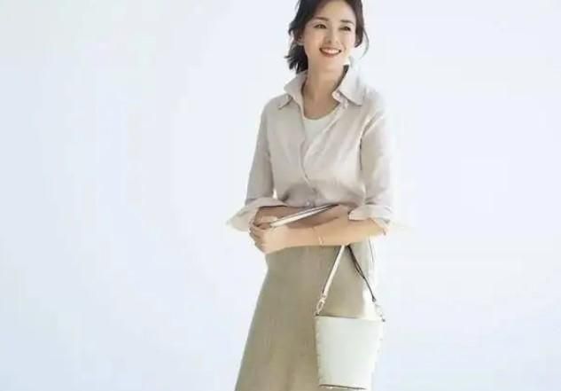 过了40的女人如何穿搭显得年轻
