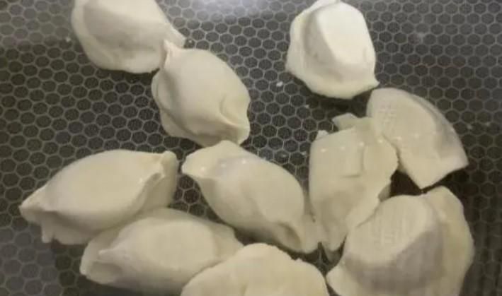 速冻饺子化了粘在一起了怎么办