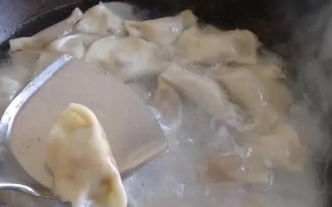 煮速冻饺子什么时候下锅
