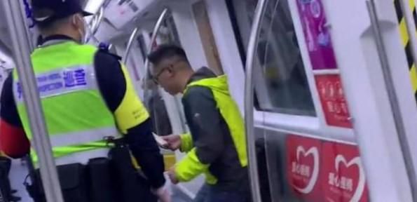 男子地铁上拒戴口罩称阳过不用戴