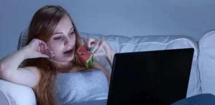 晚上想按时睡觉怎么做