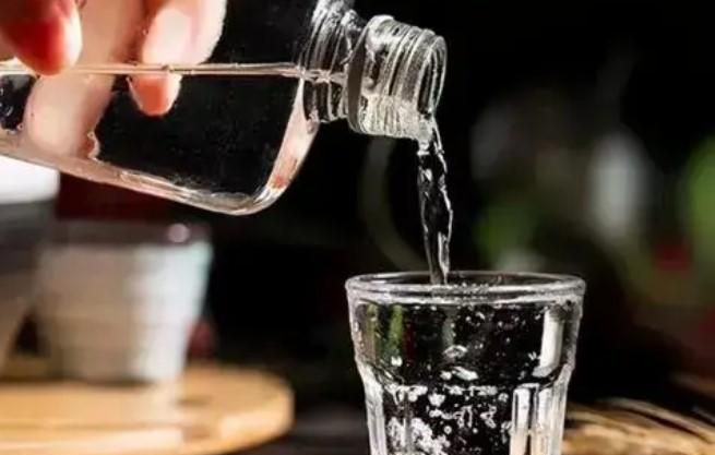 每天喝二两白酒可以吗
