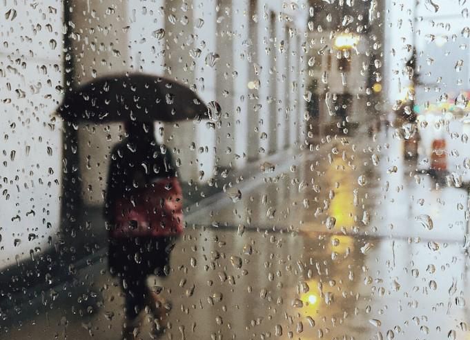 下雨天出门要注意什么