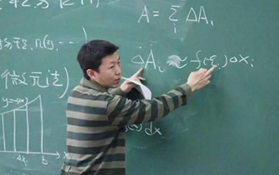 教师身上有纹身应不应该开除