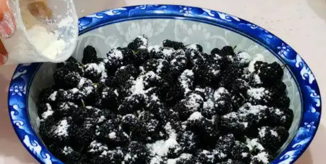 正确清洗桑葚的方式